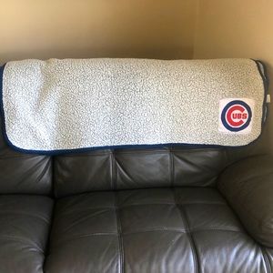 Cubs throw blankets minor defects